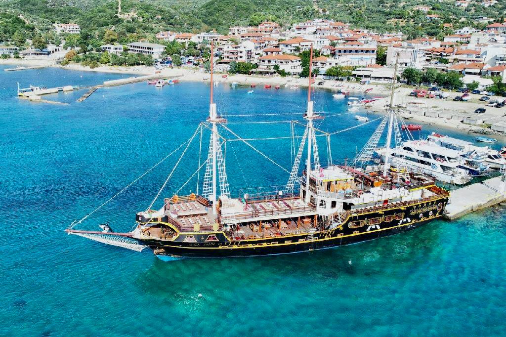 Cruise & Yachts | Wellcome to Greece 1