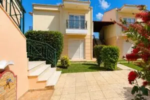 Apartamentul Arina Fourka, Luxemburg, Grecia